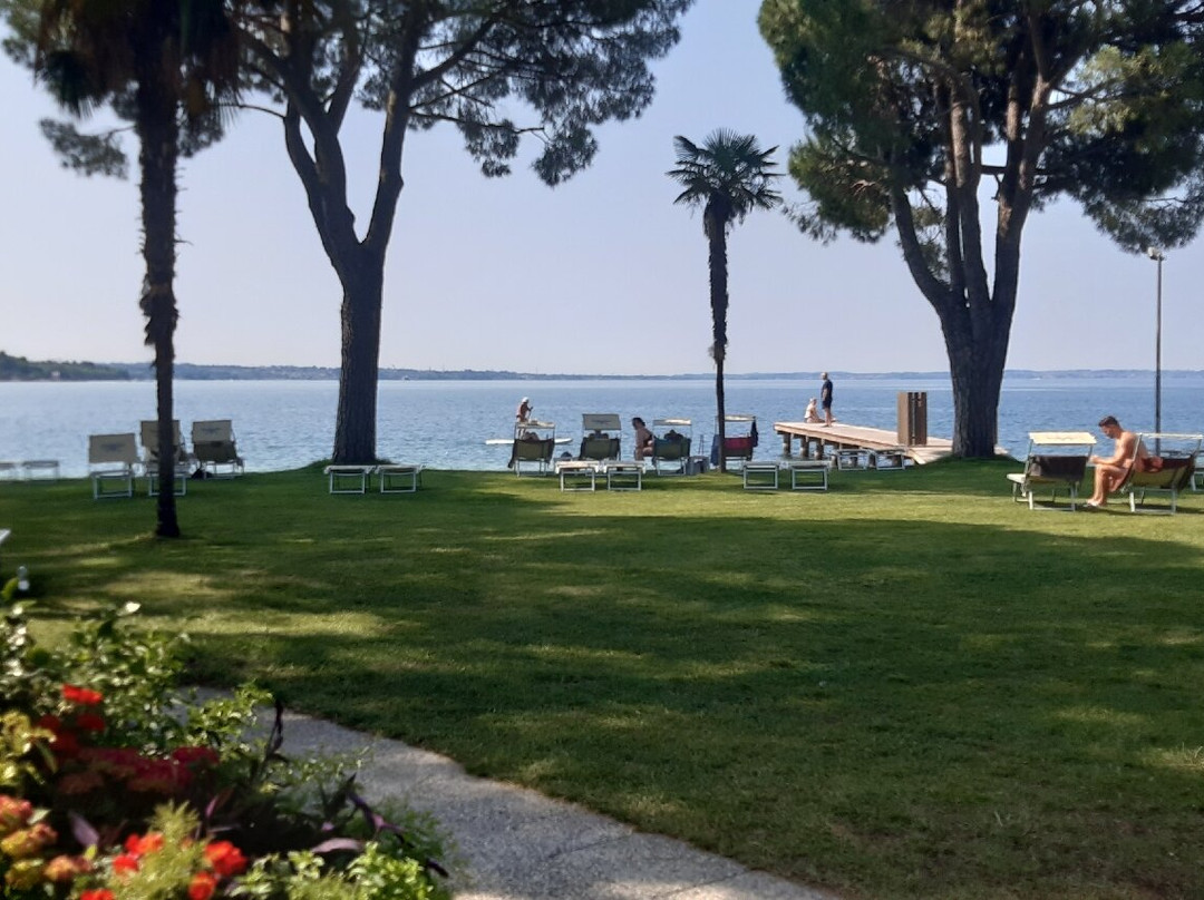 Lido Mirabello Beach-巴尔多利诺必去景点