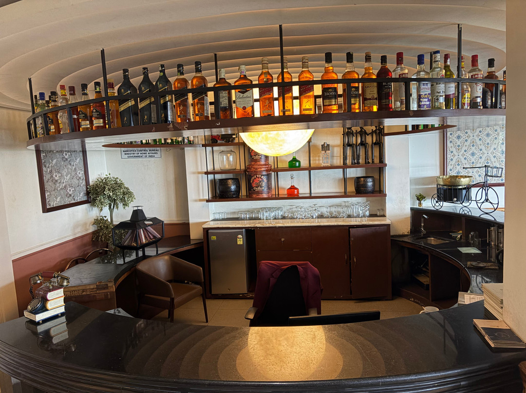 松冠酒店主图