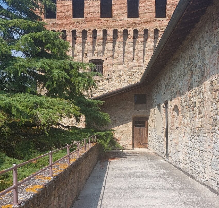 Castello Pallavicino di Varano de' Melegari-Varano de' Melegari必去景点