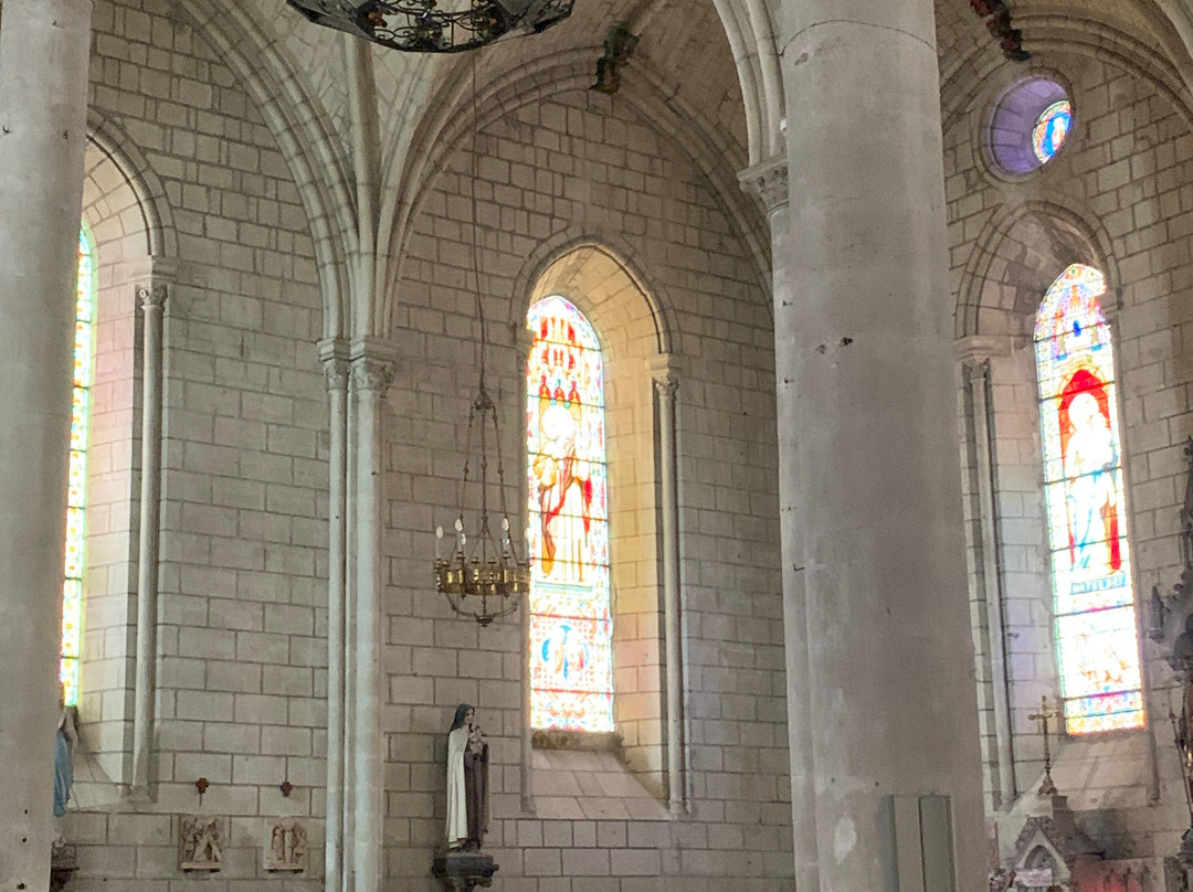 Eglise Saint-Germain-Bourgueil必去景点