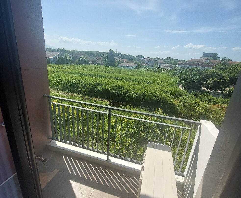 帮普拉索花园酒店主图