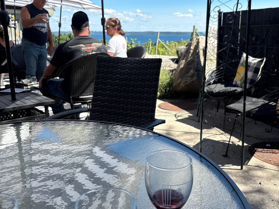 Willow Winery & Vineyard-Suttons Bay必去景点