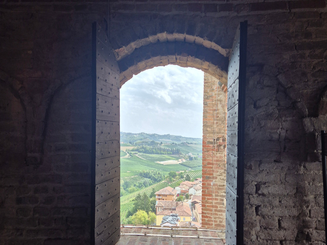 Castello di Serralunga d'Alba-塞拉伦加达尔巴必去景点