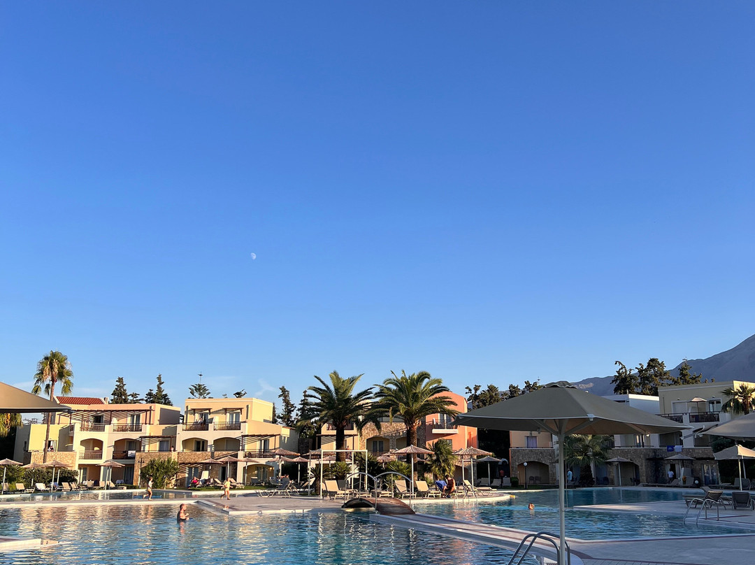 派洛特滨海度假酒店主图