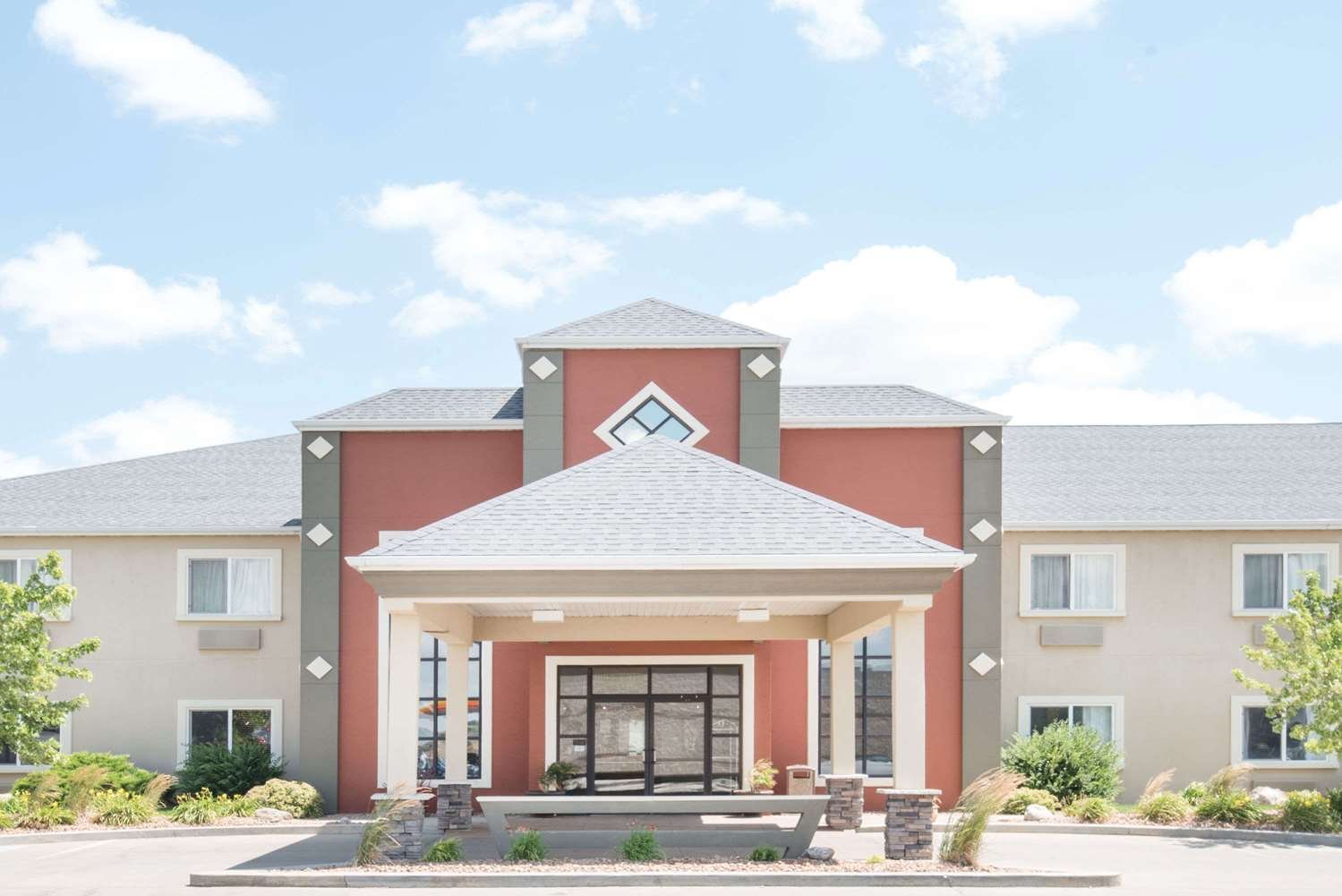 Howard Johnson by Wyndham Oacoma Hotel & Suites-官方