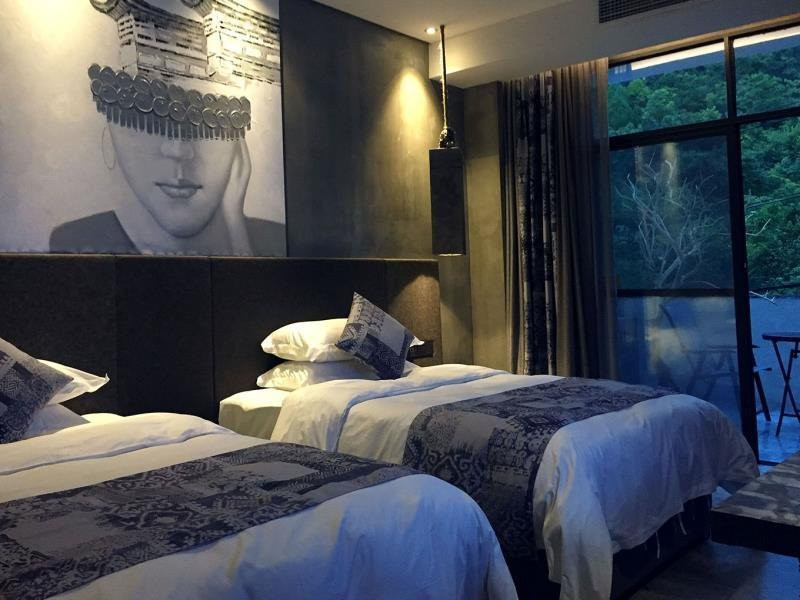 黄果树爱度IDO艺术酒店 