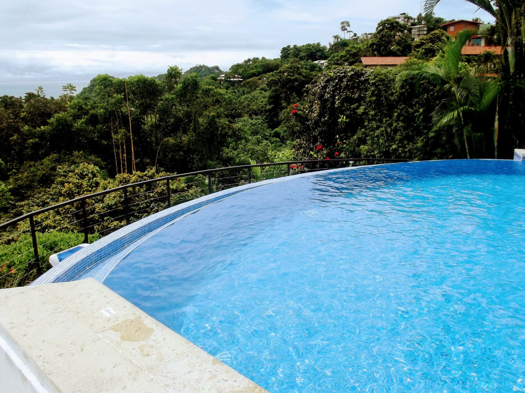 Villa Roca Boutique Resort & Suites