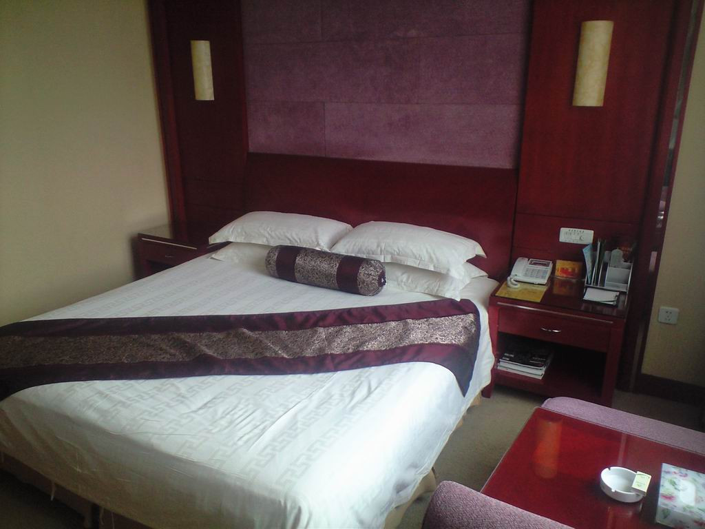 米兰假日酒店主图