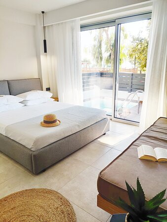 Aelia Seaside Luxury Suites主图