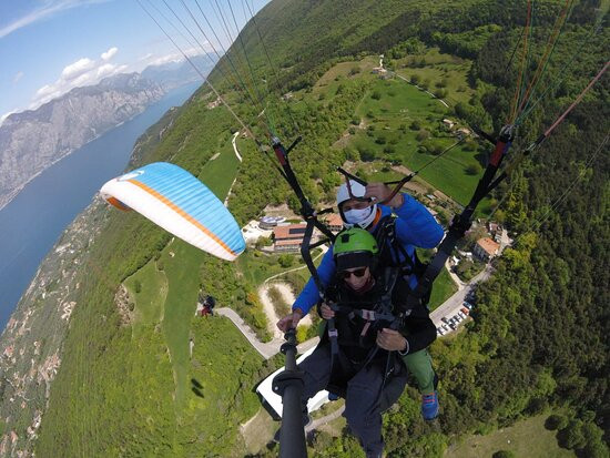 Fly2Fun Tandem Paragliding景点图片