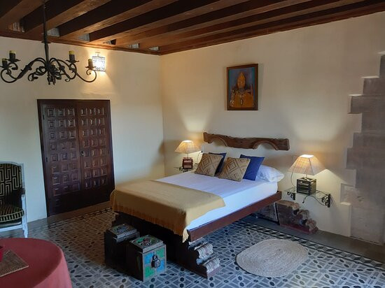 大学乡村宫殿酒店主图