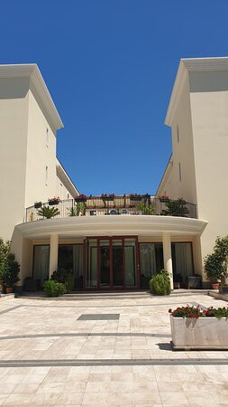 勒托瑞酒店主图