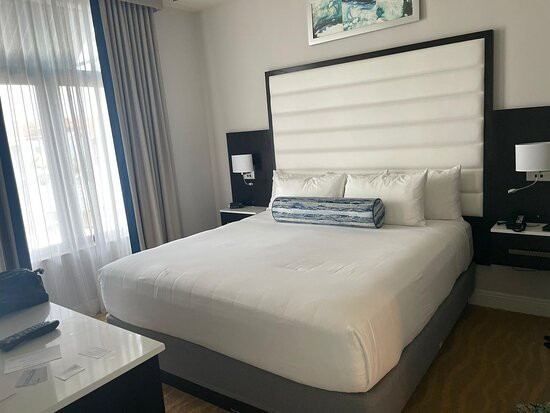 那不勒斯海湾度假酒店主图