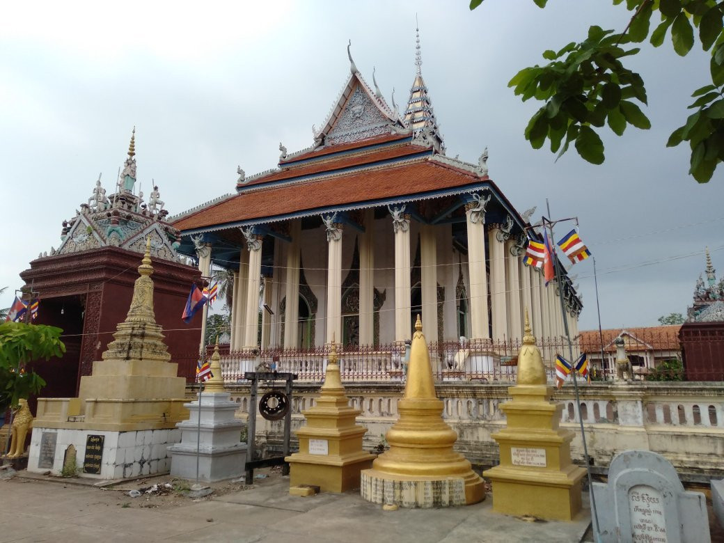 White Elephant Pagoda (Wat Tahm-rai-saw)景点图片