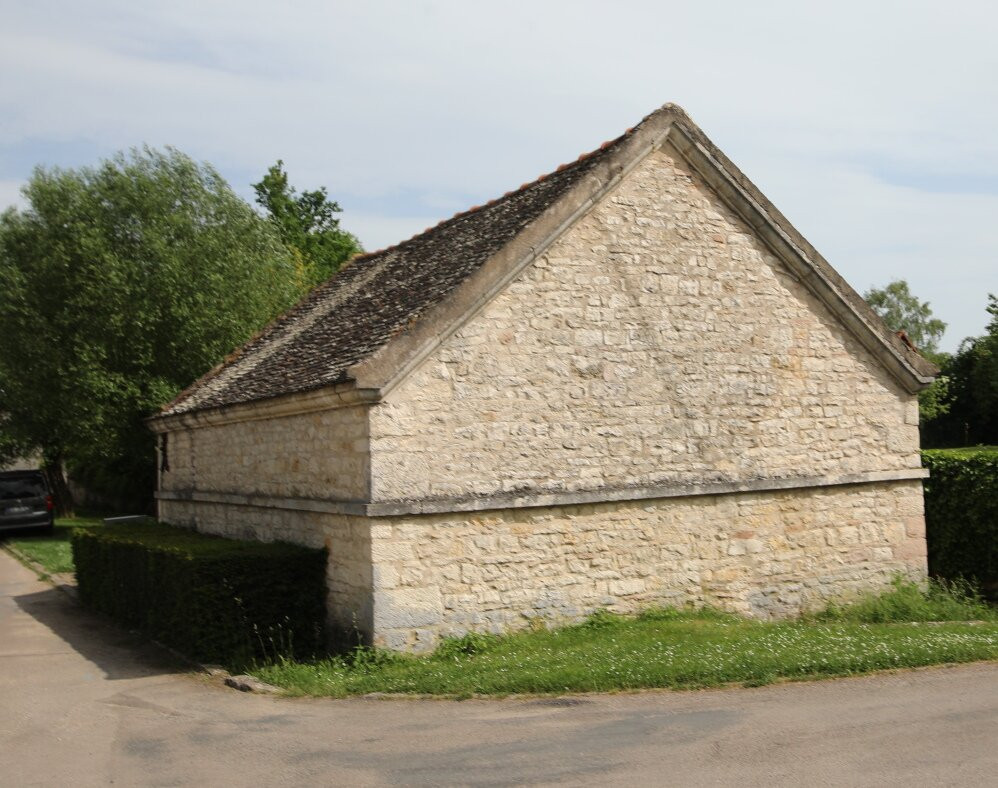 La Fontaine Lavoir Rue De Chamilly景点图片