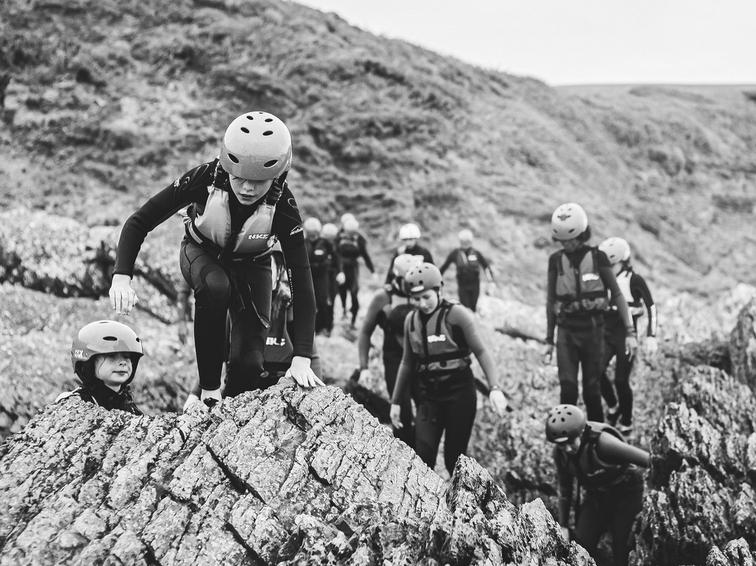 Coasteering Croyde Bay景点图片