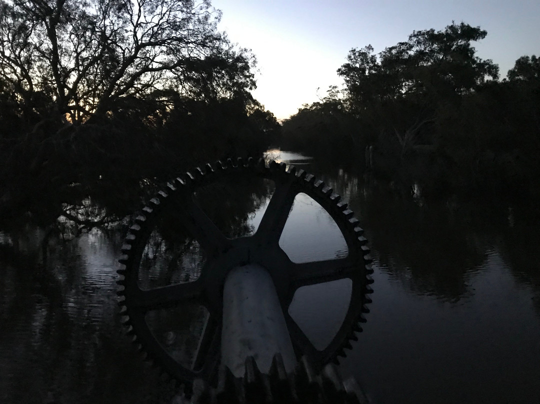 La Trobe Swing Bridge-塞尔必去景点