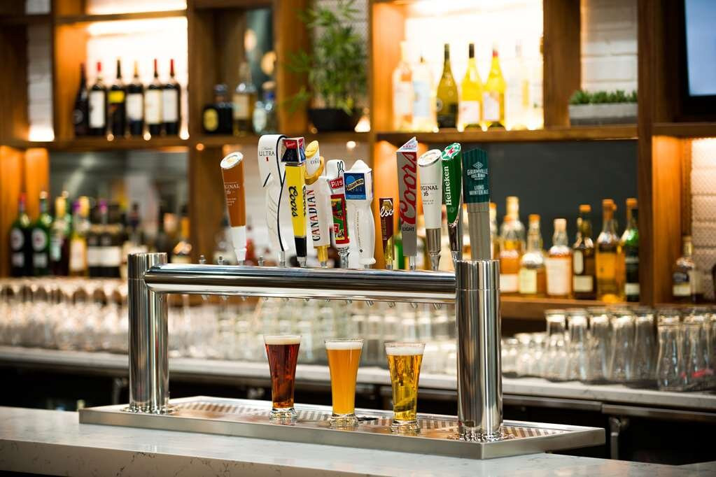 Radisson Hotel & Suites Fort McMurray主图