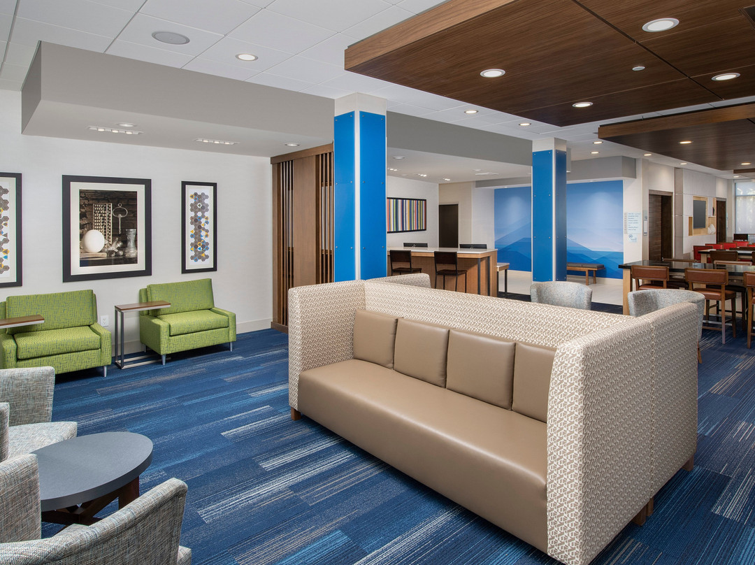 洲际酒店集团智选假日酒店及套房金斯兰I-95-海军基地区主图