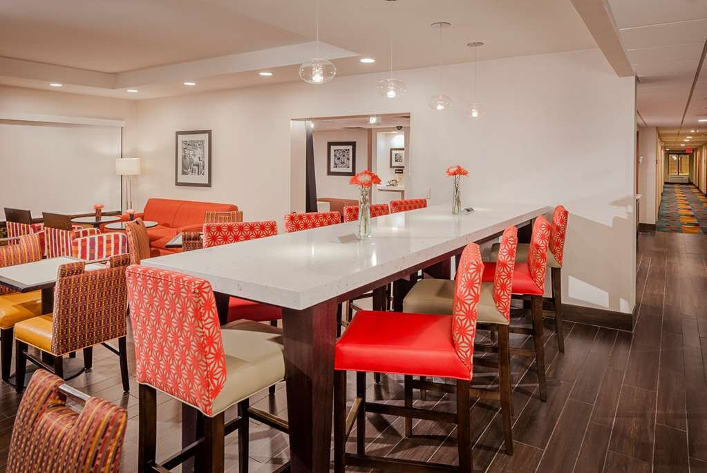 Hampton Inn Madison East主图