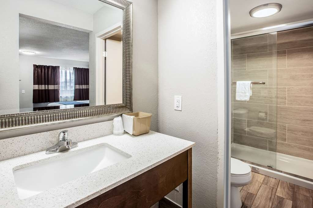 Clarion Pointe East Lansing University Area主图