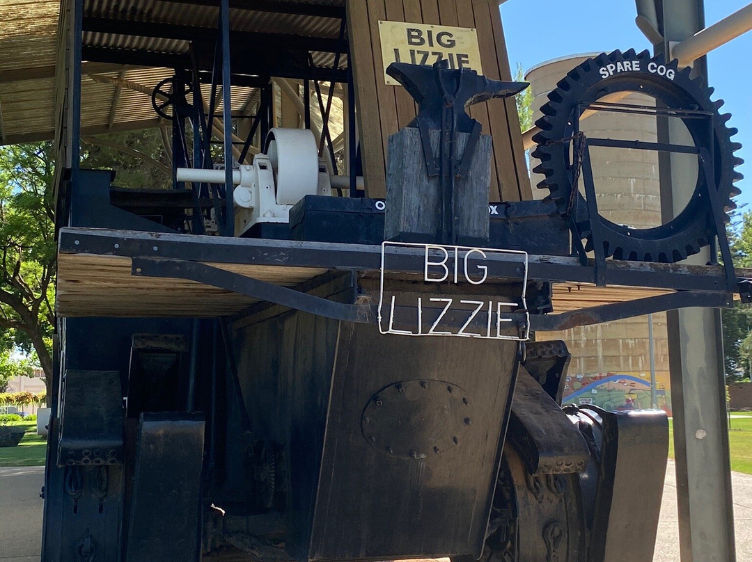 Big Lizzie-Red Cliffs必去景点