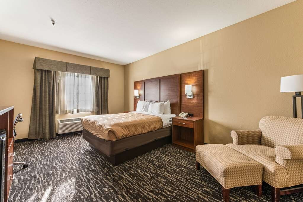 Quality Inn & Suites Hendersonville - Flat Rock主图
