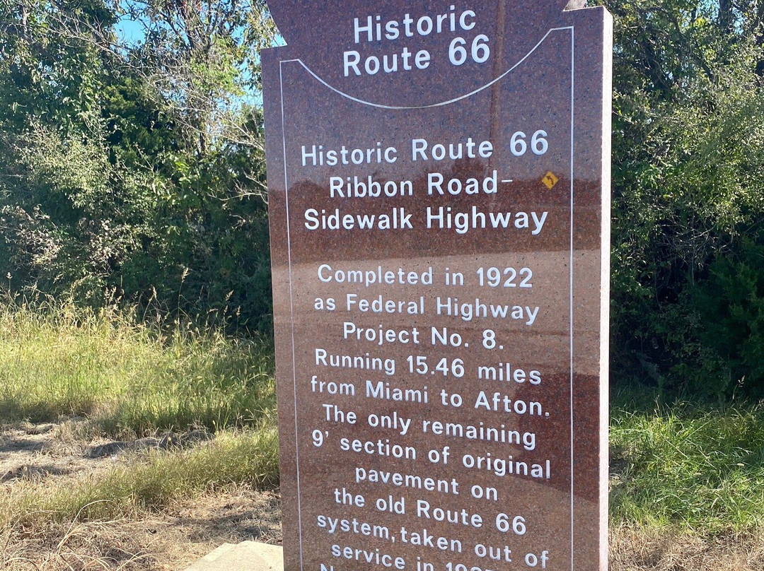 Route 66 Ribbon Road/Sidewalk Highway Landmark-Miami必去景点