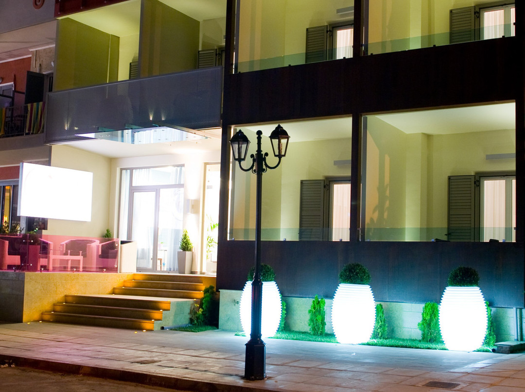 Onira Boutique主图