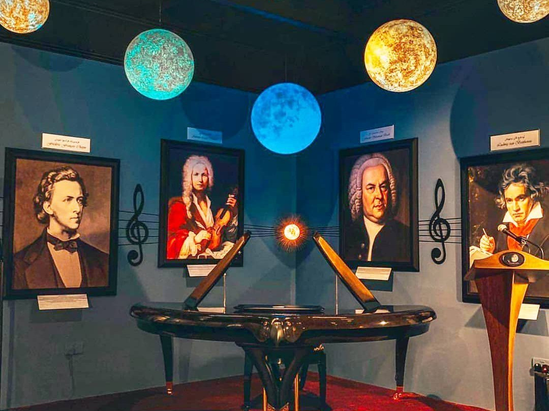 Moonlight Gallery Cafe-Sitrah必去景点