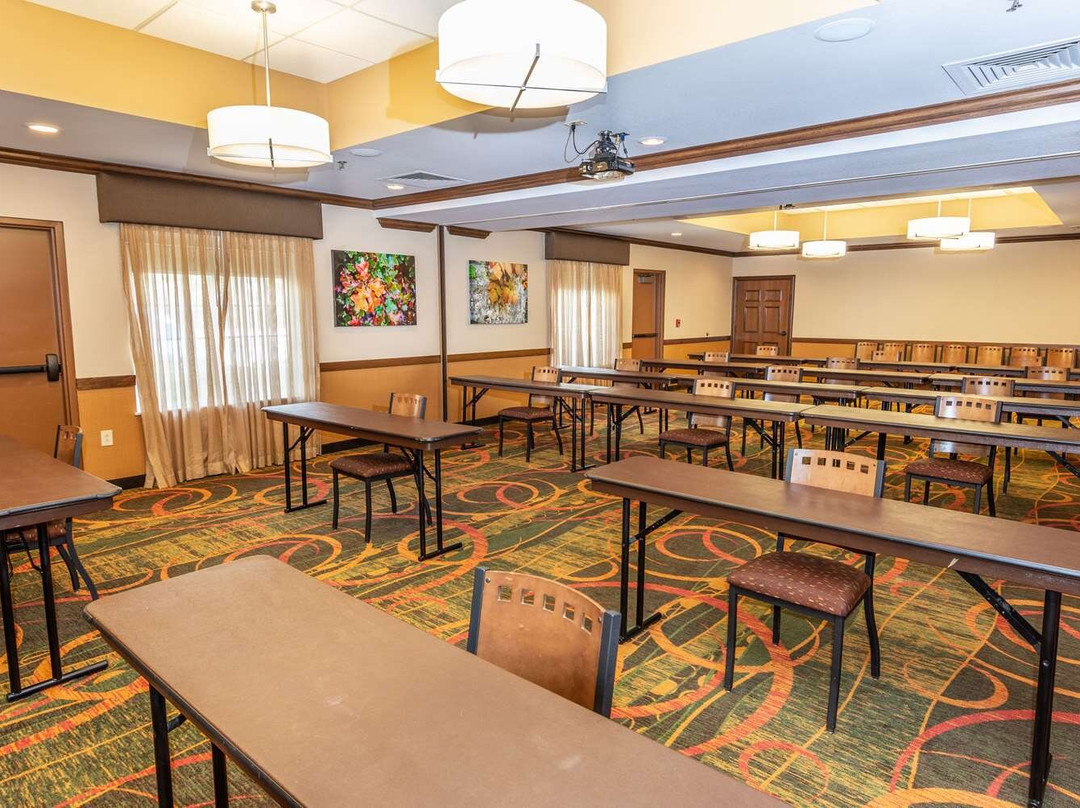 La Quinta Inn & Suites By Wyndham Bentonville主图