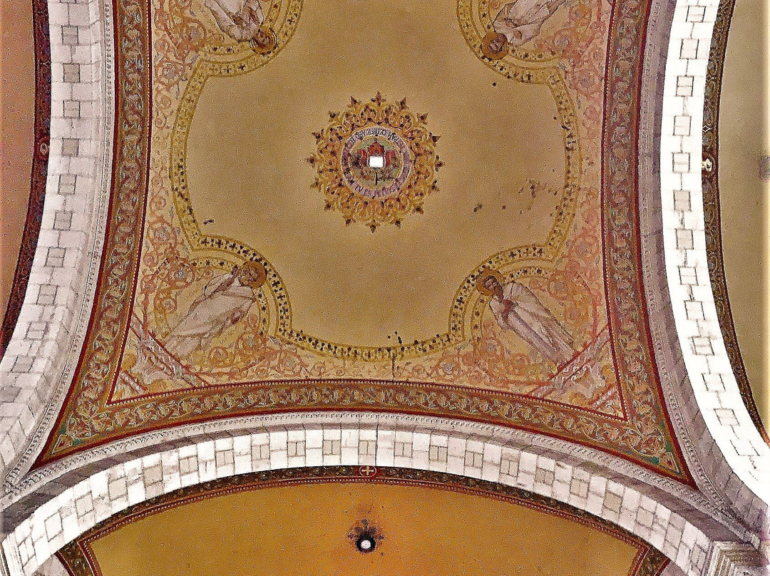 Eglise Paroissiale Sainte-radegonde-La Bruffiere必去景点