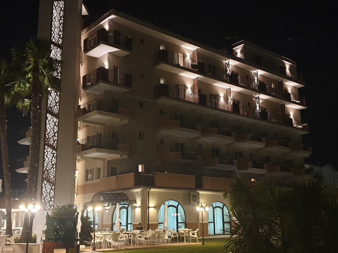 Almaluna Hotel & Resort主图