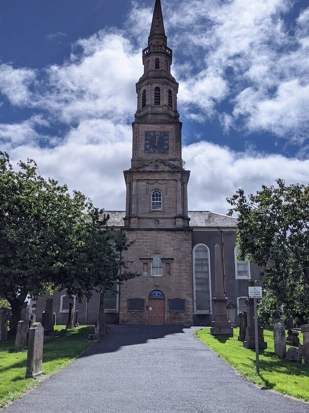 Irvine Old Parish Church and Graveyard景点图片