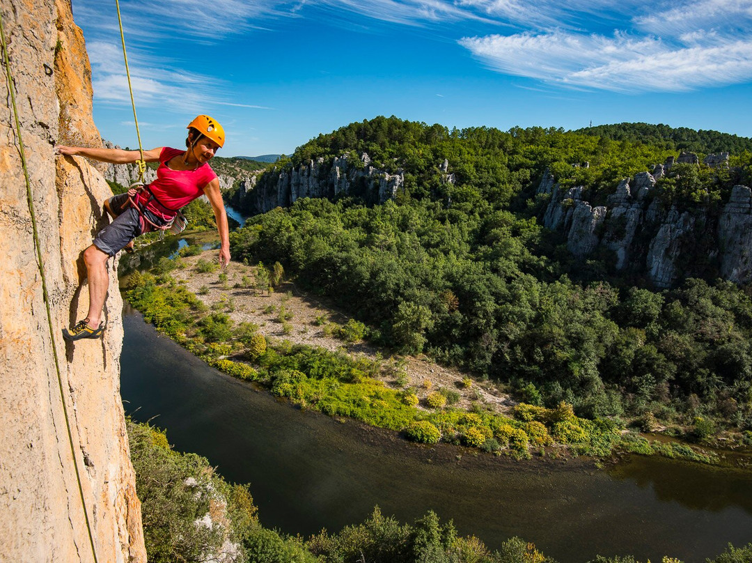 Bureau des Moniteurs d'Ardeche Meridionale-瓦隆蓬达尔克必去景点
