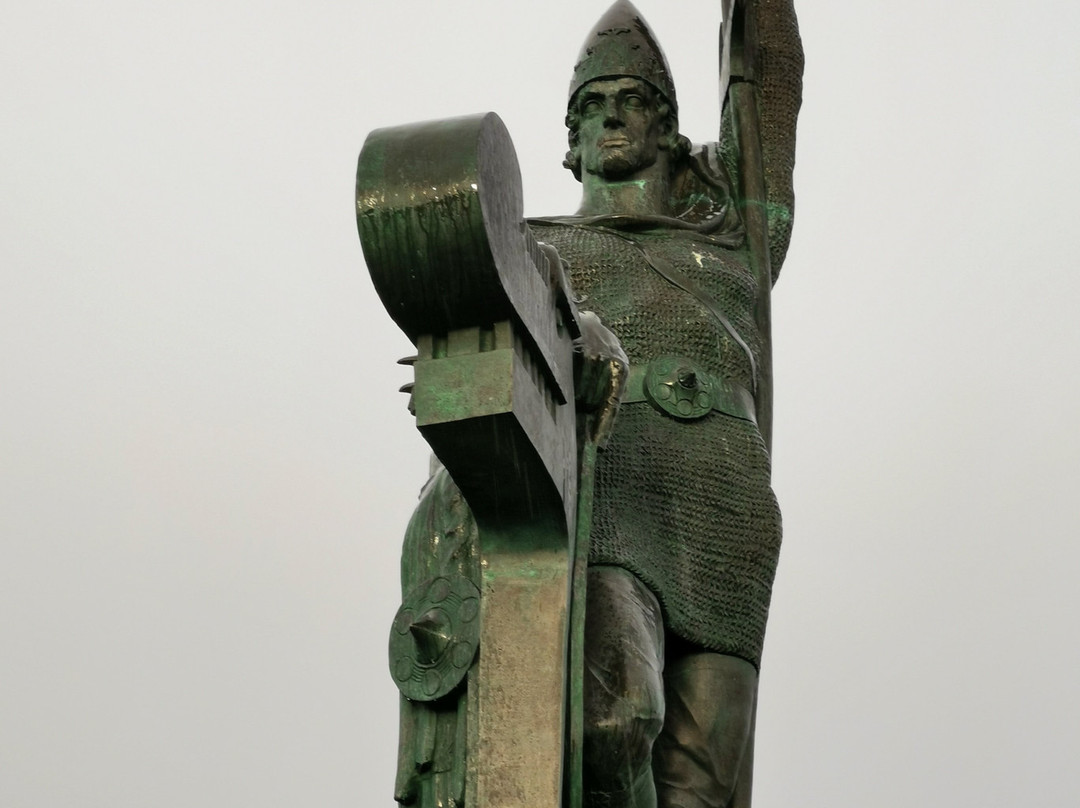 Arnarholl Statue-雷克雅未克必去景点