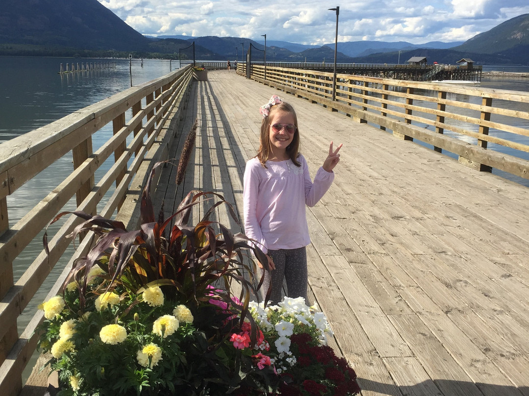 Salmon Arm Wharf景点图片