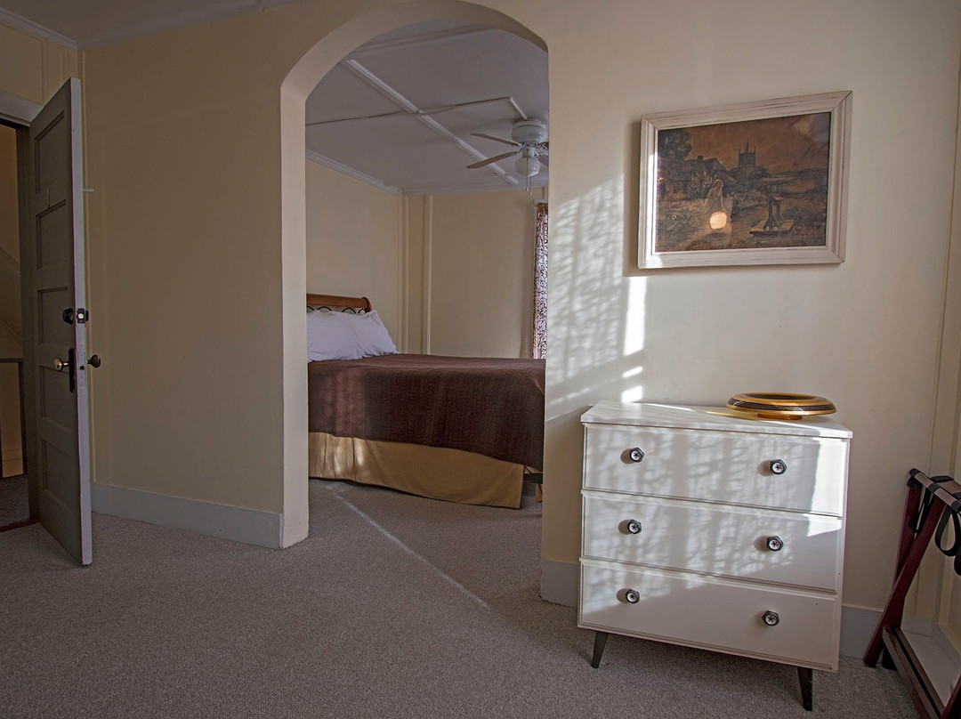 The Woodbine Inn主图