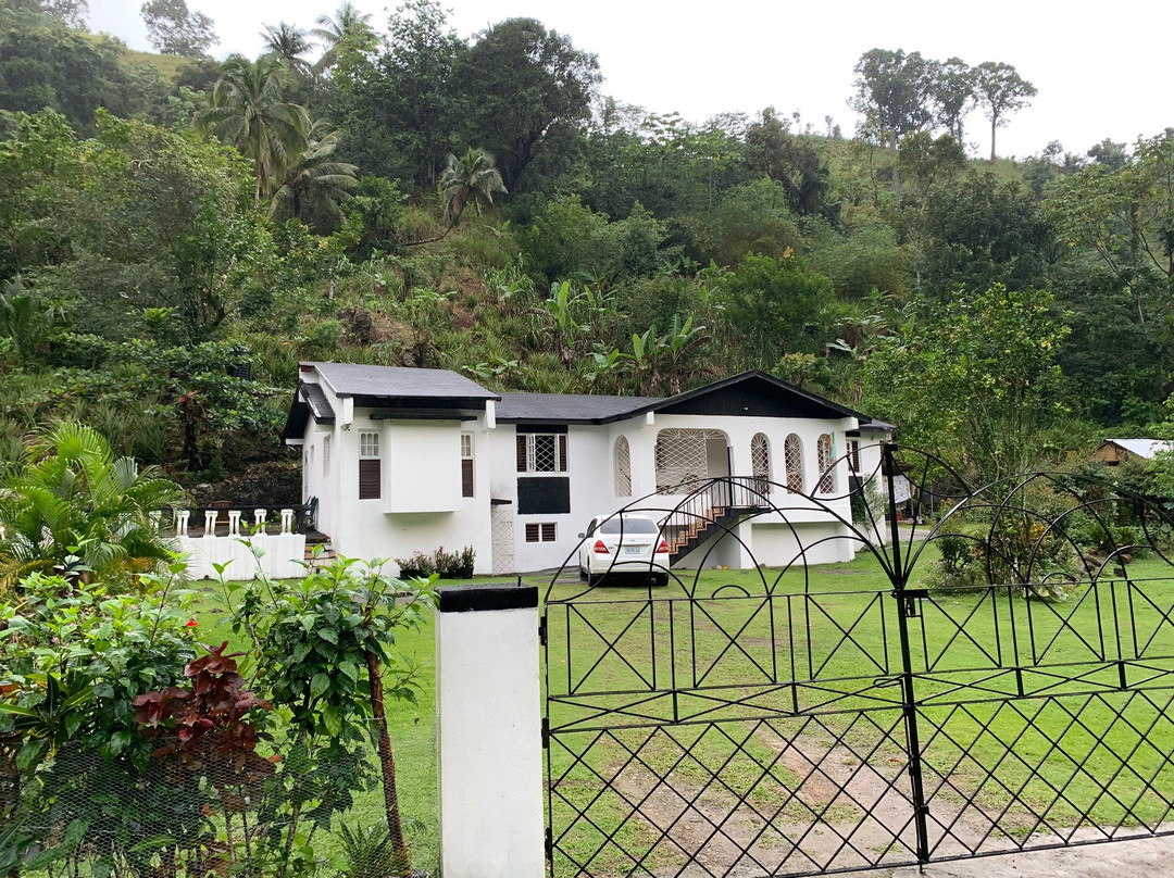 Portland's Riverside Retreat主图