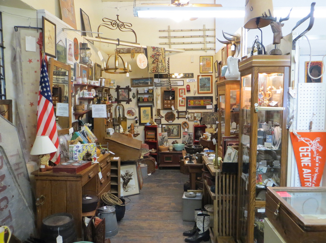 Western Trail Antiques ad Marketplace-Bandera必去景点