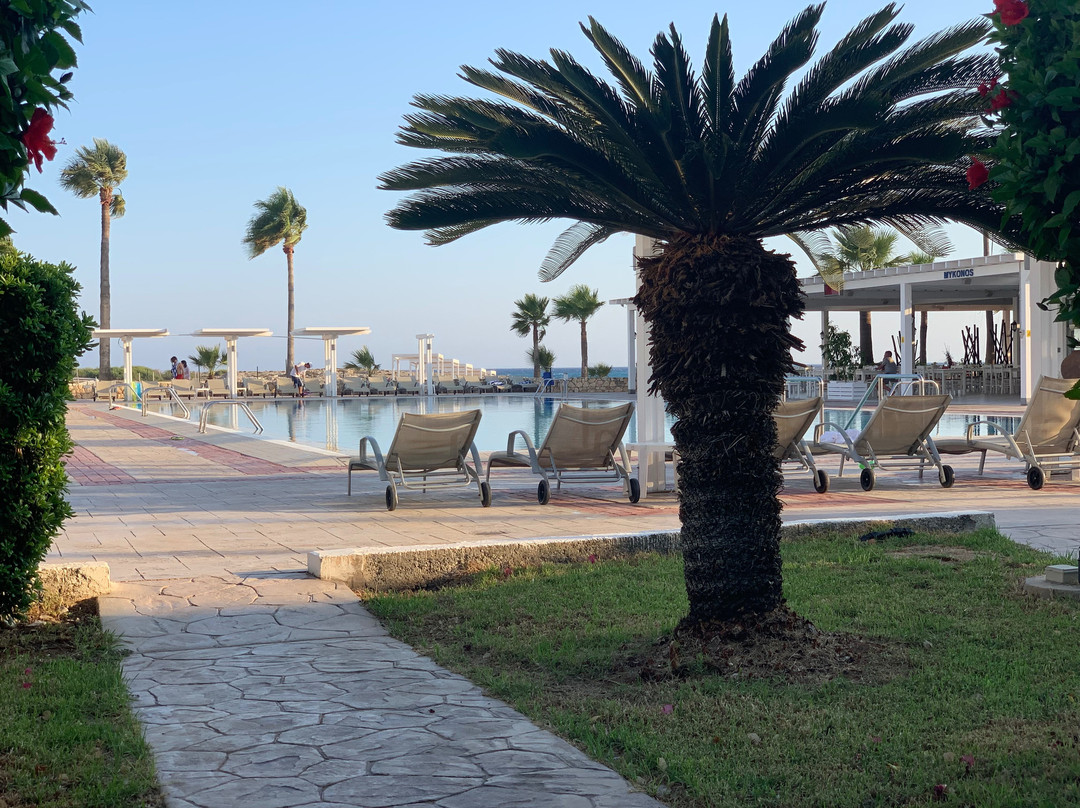 Dome Beach Hotel And Resort主图