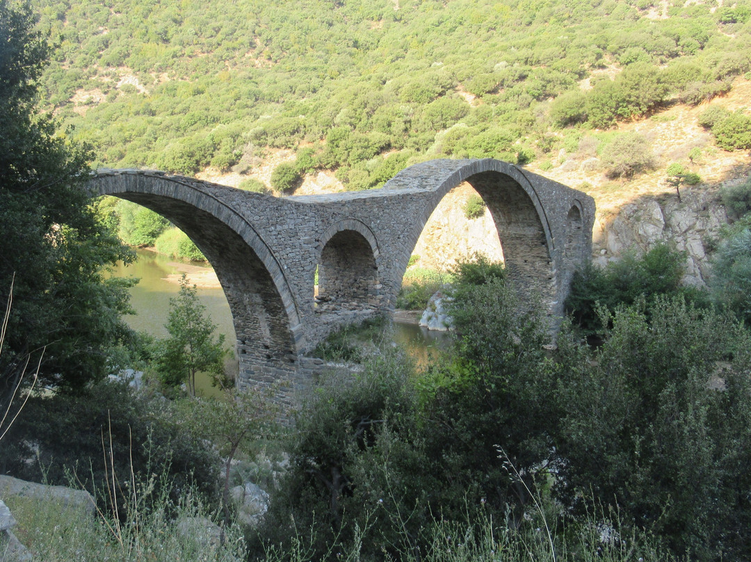 Medieval Bridge In Polyanthos景点图片