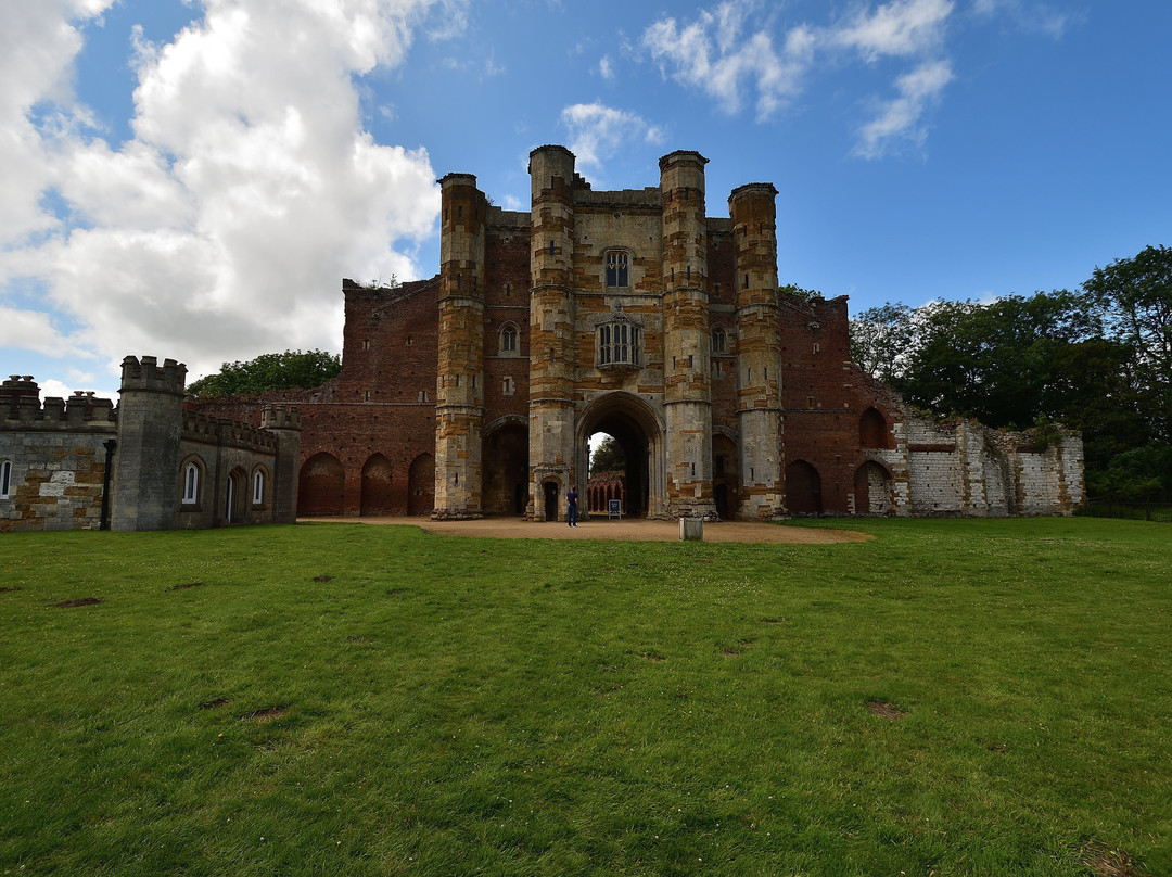 Thornton Abbey and Gatehouse景点图片