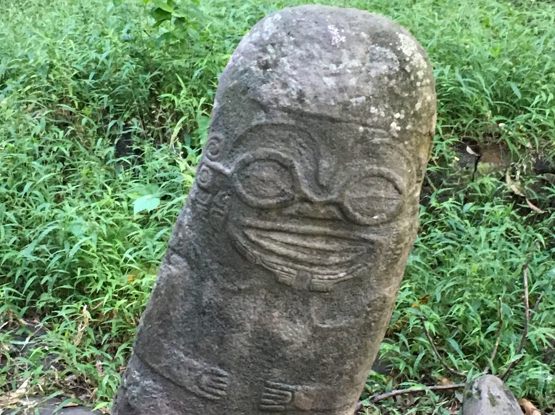 Tiki Souriant-Hiva Oa必去景点