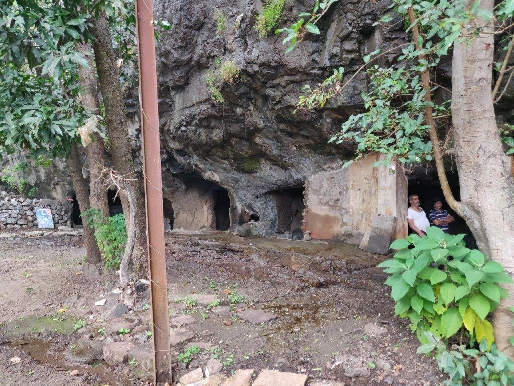 Rajpuri Caves景点图片