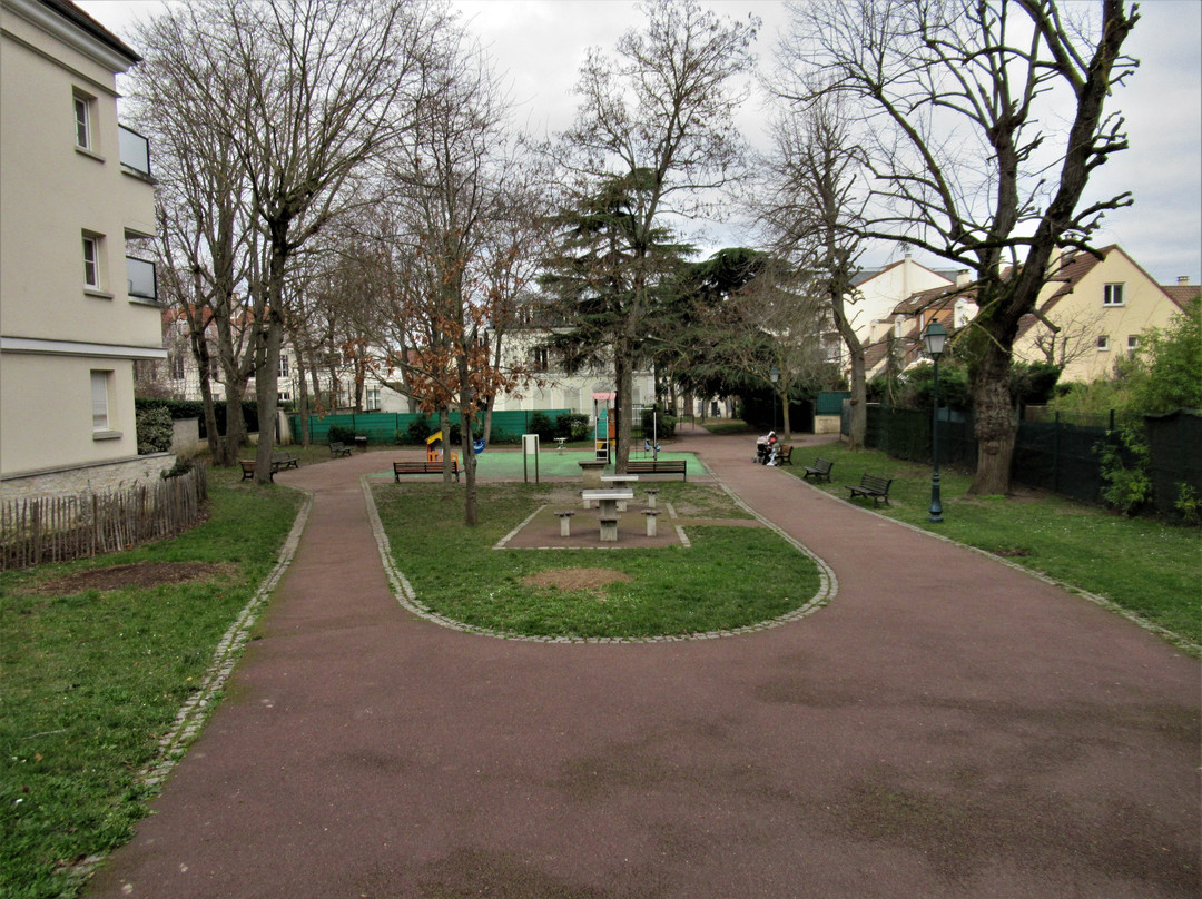 Square de L'Âge d'Or景点图片