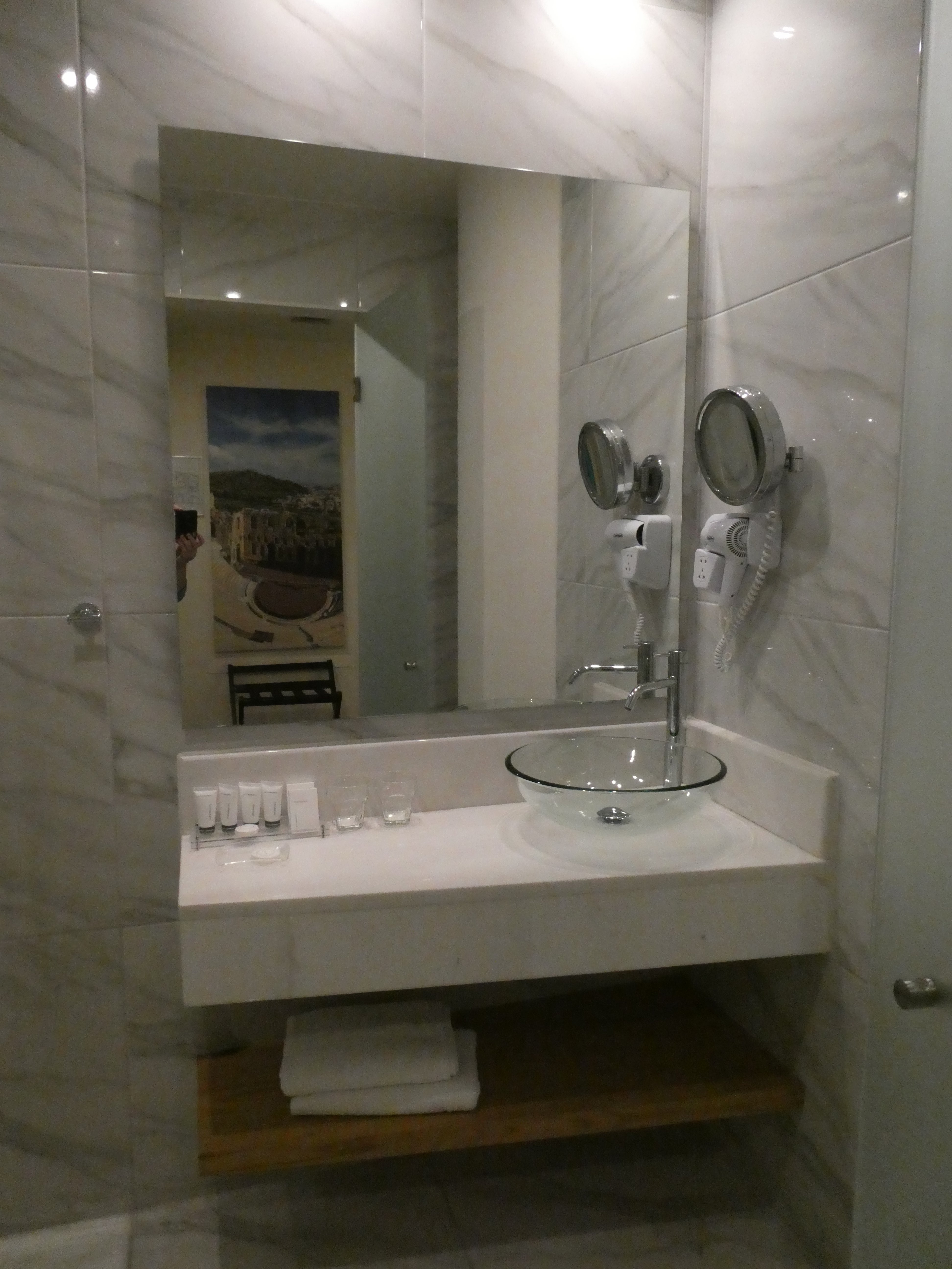 Athens Avenue Hotel-浴室
