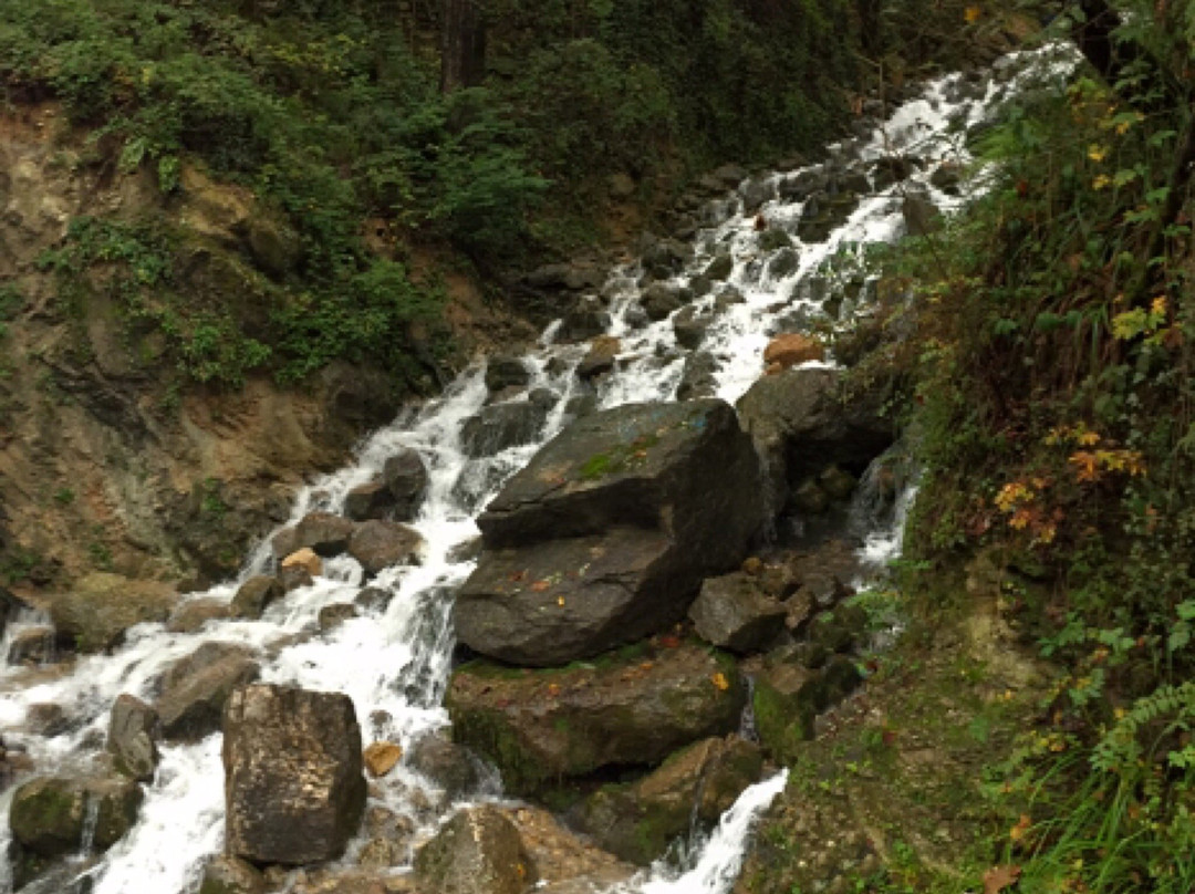 Ab Pari Waterfall景点图片