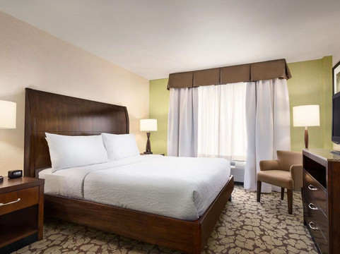 石溪希尔顿花园酒店主图