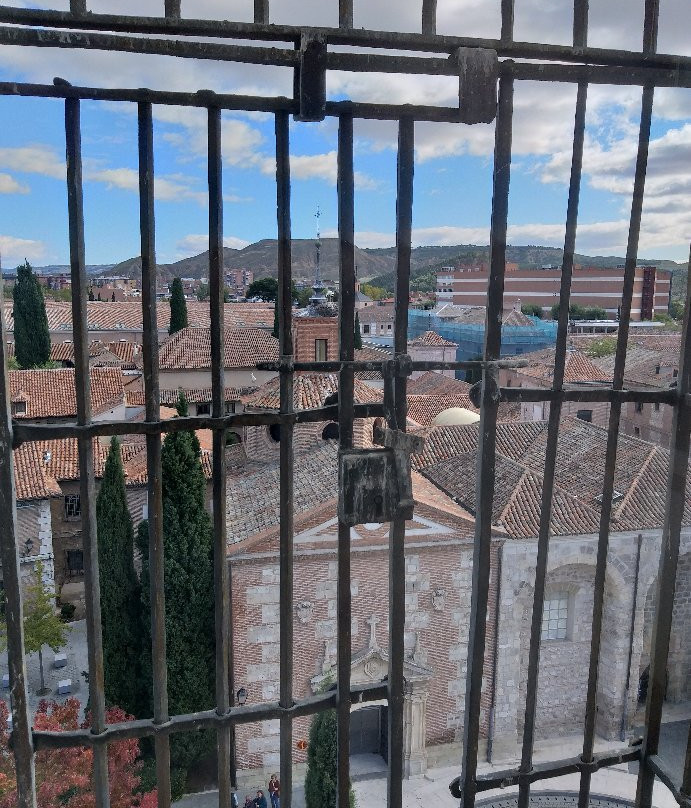 Torre de Santa Maria-阿尔卡拉-德-哈纳雷斯必去景点